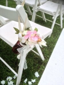 Bruiloft versiering stoelen