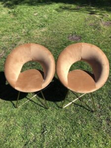 Trouwstoelen en banken verhuur voor bruiloftstyling